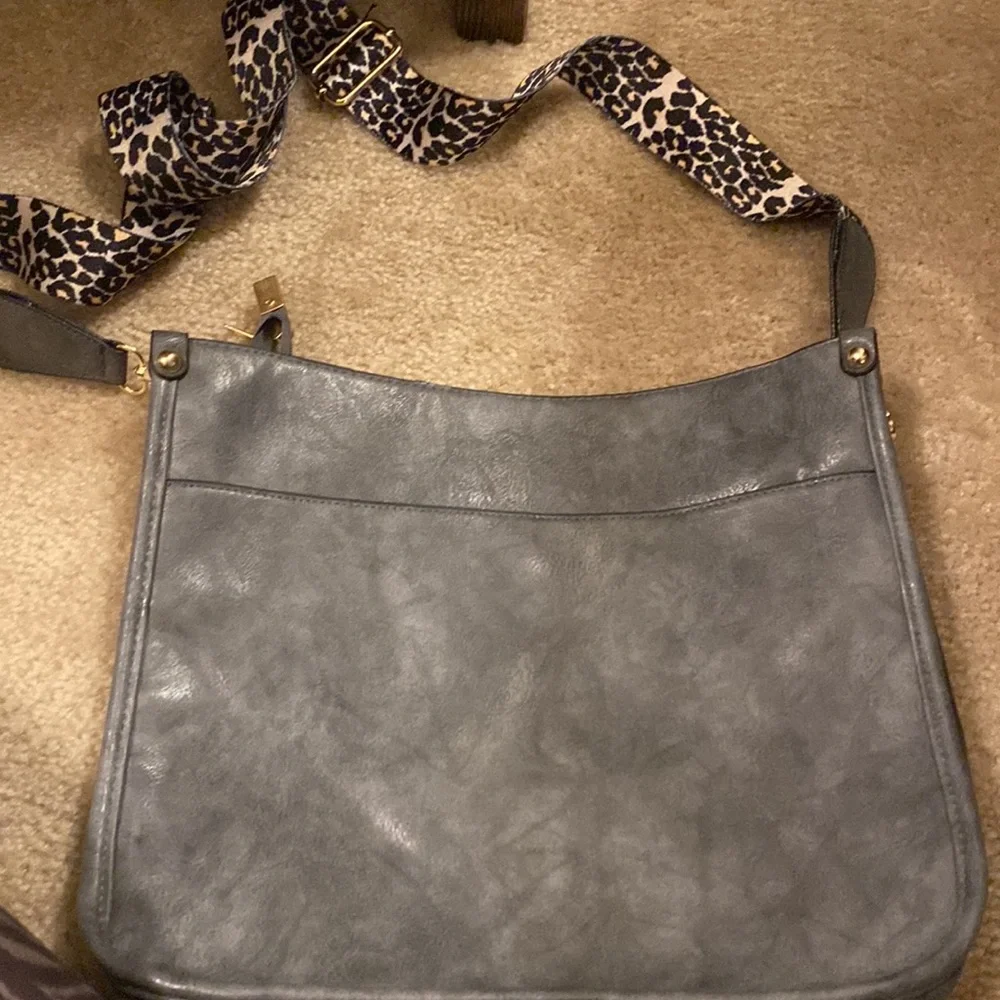 Gray shoulder bag with leopard strap - Picture 2 of 5